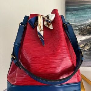 Louis Vuitton large Noe bucket Shoulder Bag. EUC. With COA